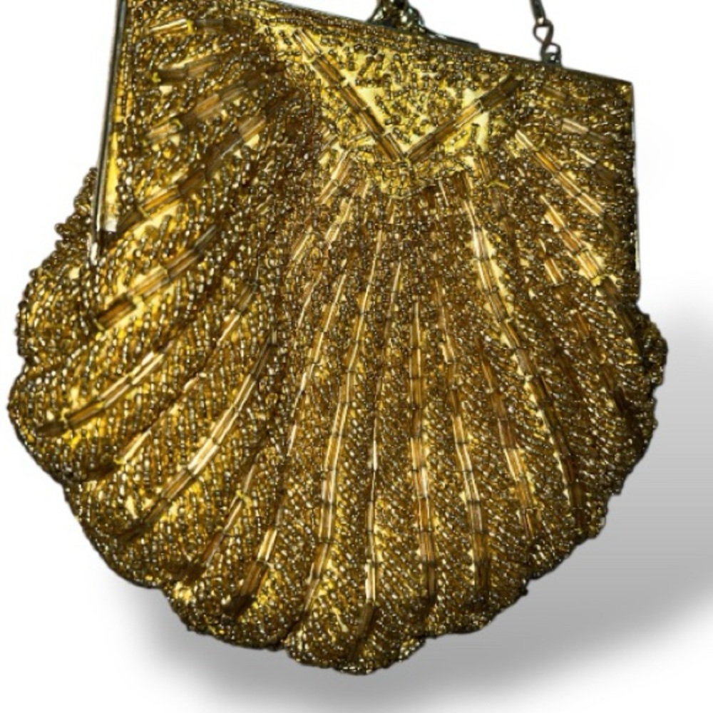 Vintage gold beaded shell purse - Picture 2 of 3